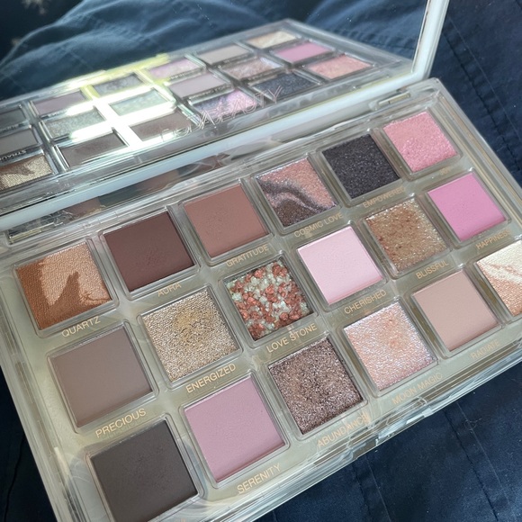 Huda Beauty Rose Quartz - Picture 3 of 4